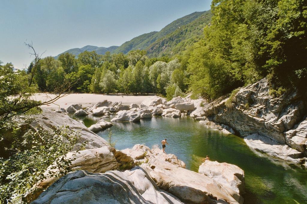 بيت شباب Baracca Backpacker Aurigeno المظهر الخارجي الصورة