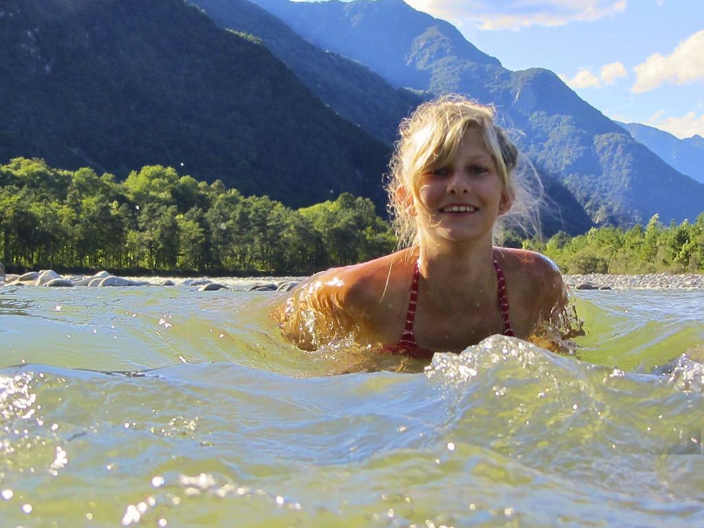 بيت شباب Baracca Backpacker Aurigeno المظهر الخارجي الصورة