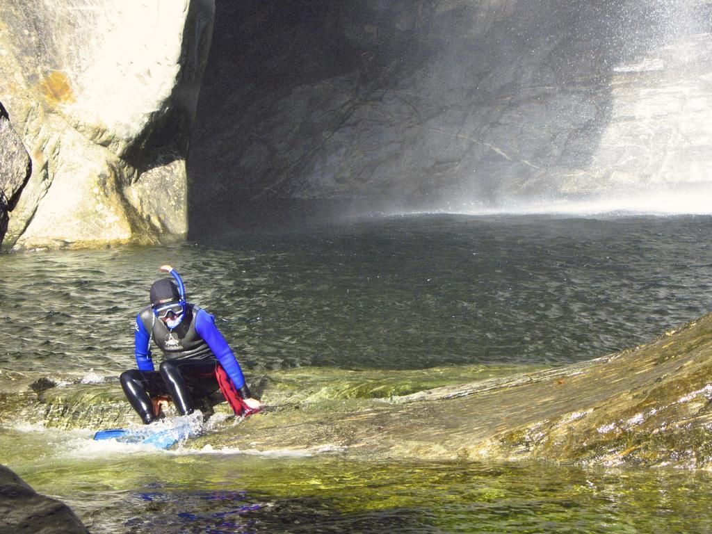 بيت شباب Baracca Backpacker Aurigeno المظهر الخارجي الصورة